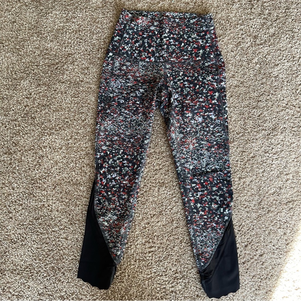 Lululemon•Wunder Under High Rise Crop 23”•Scallop•Luxtreme•Water Blossom Multi - Picture 3 of 9